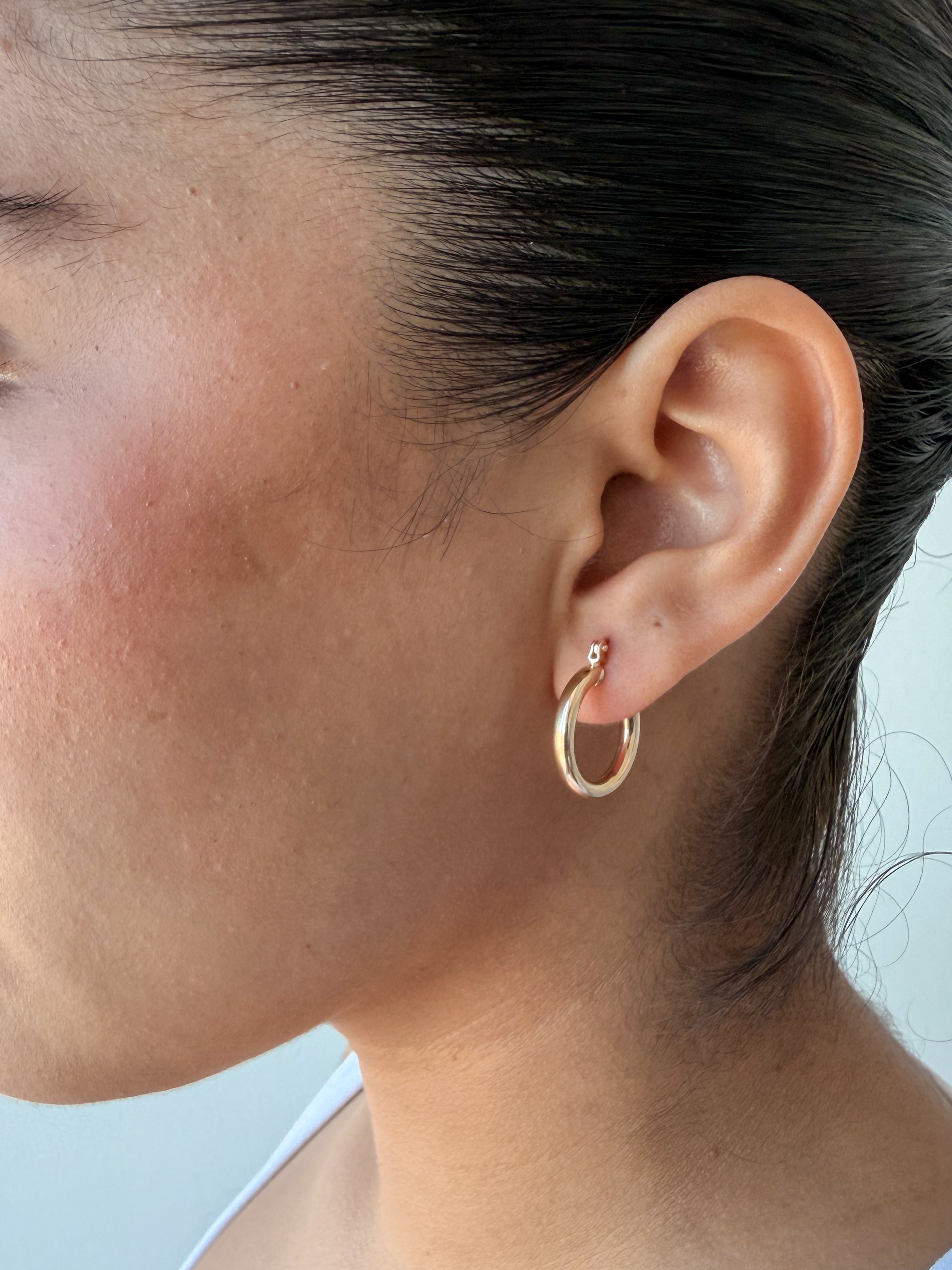 SENOE Classic Hoop Earrings — 10K Yellow Gold