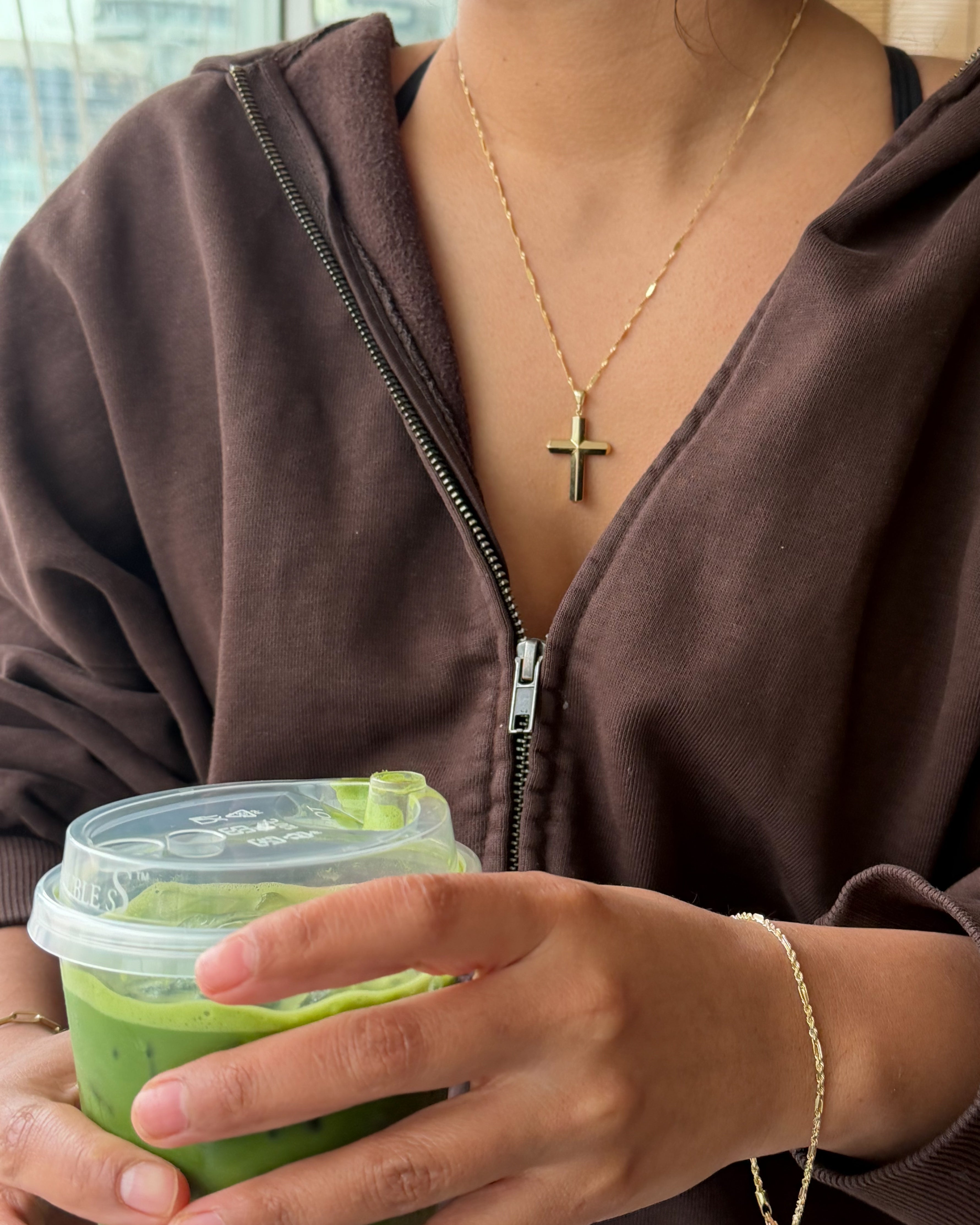 SENOE Gold Cross Pendant — 10K Gold Minimal Everyday