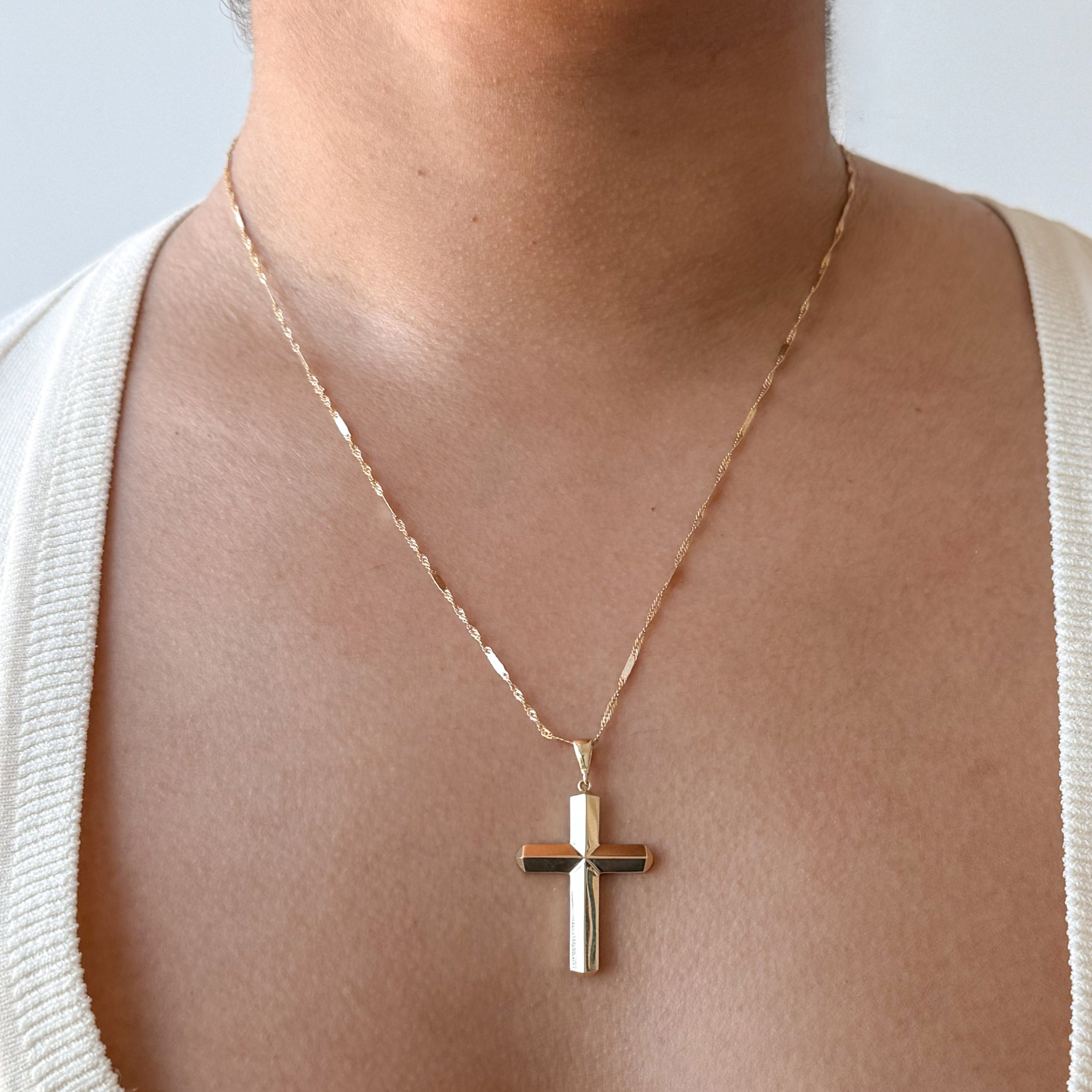 SENOE Gold Cross Pendant — 10K Yellow Gold