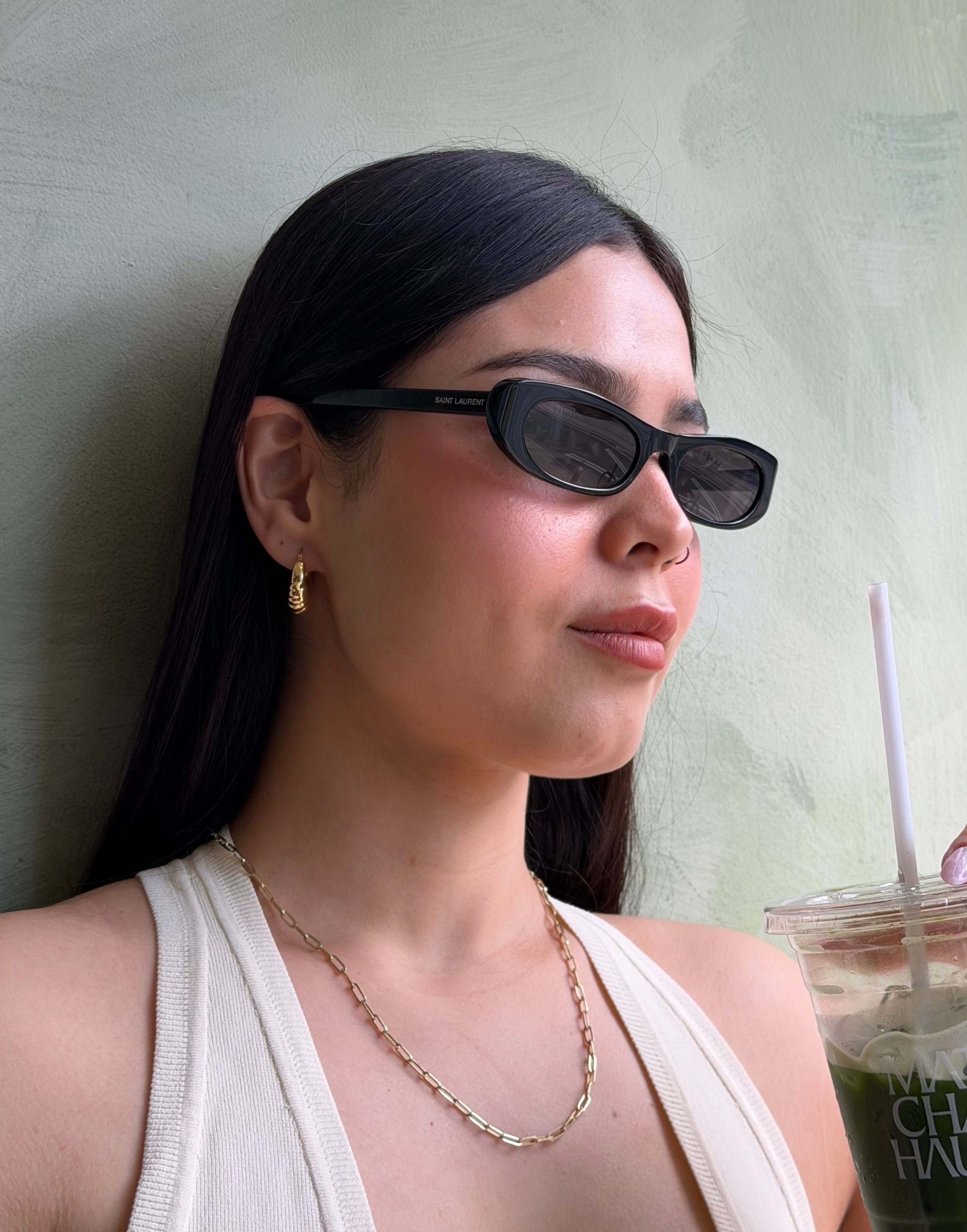 model wearing the senoe 10k yellow gold paperclip chain 