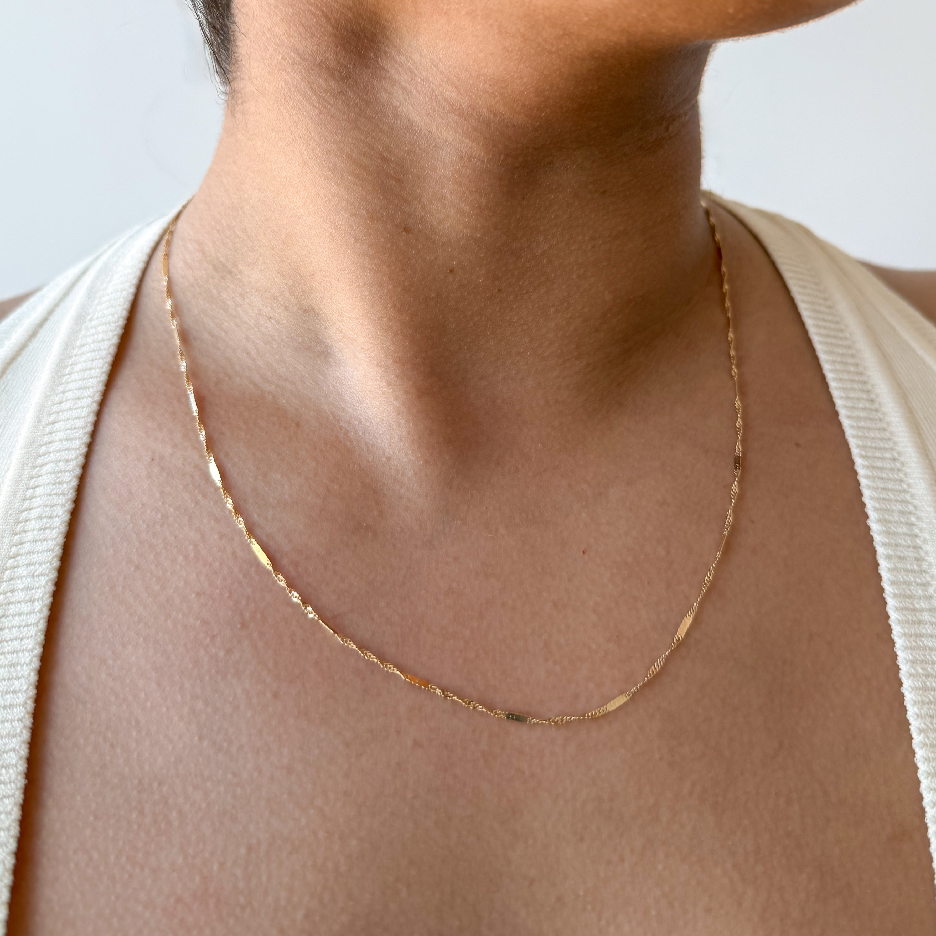 senoe 10k gold singapore chain necklace worn around the neck 