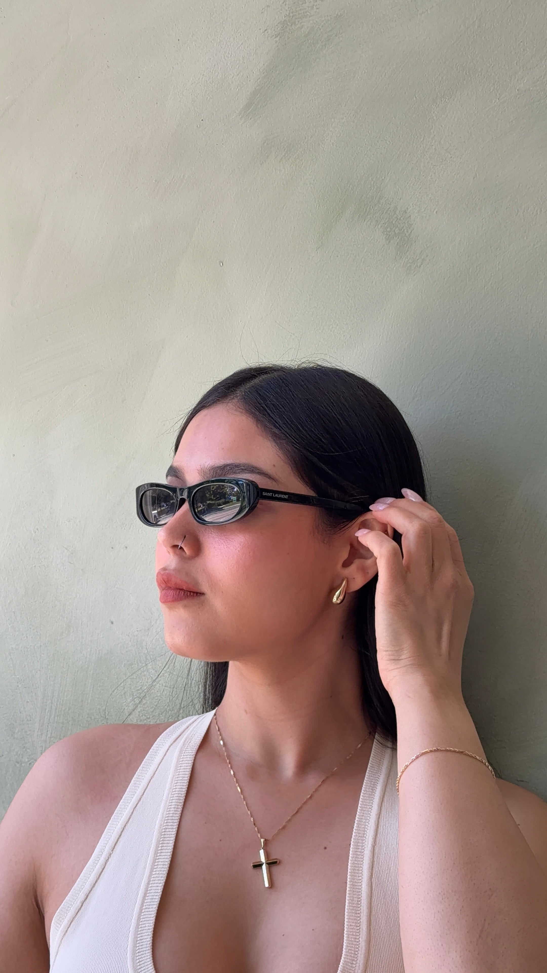 model wearing the senoe 10k yellow gold textured chain bracelet 