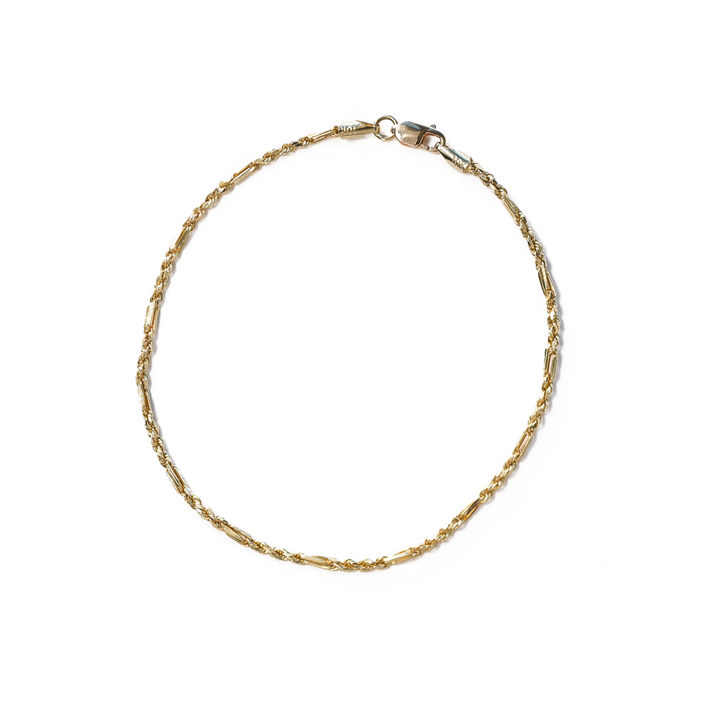 senoe textured chain bracelet in 10k yellow gold on a white background 