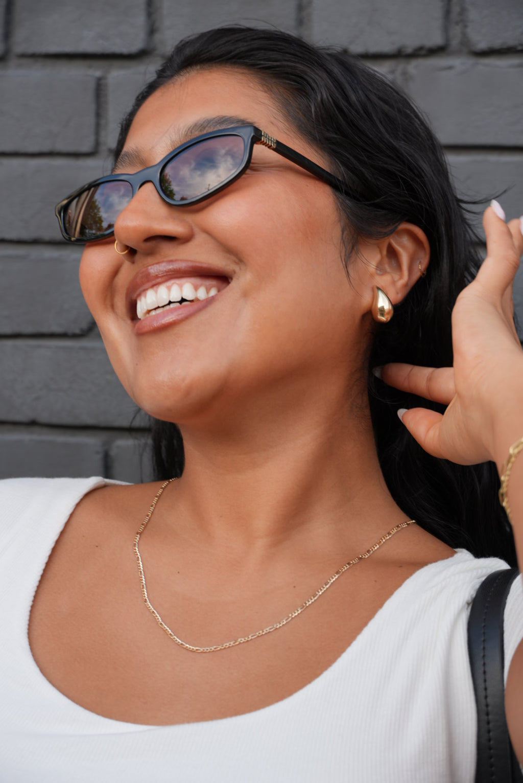 model wearing senoe teardrop stud earrings and gold chain necklace 