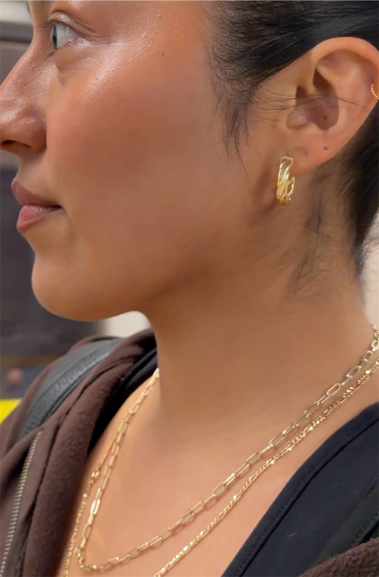 SENOE Twisted Hoop Earrings — 14K Yellow Gold